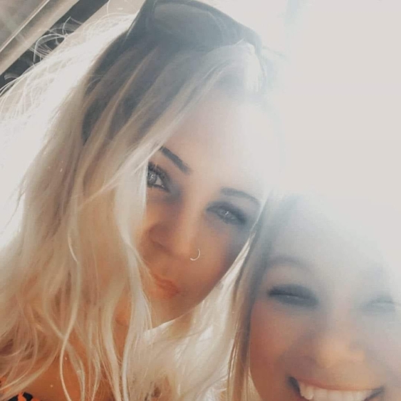 Profile Picture of Samantha Rundquist (@mizsami) on Poshmark