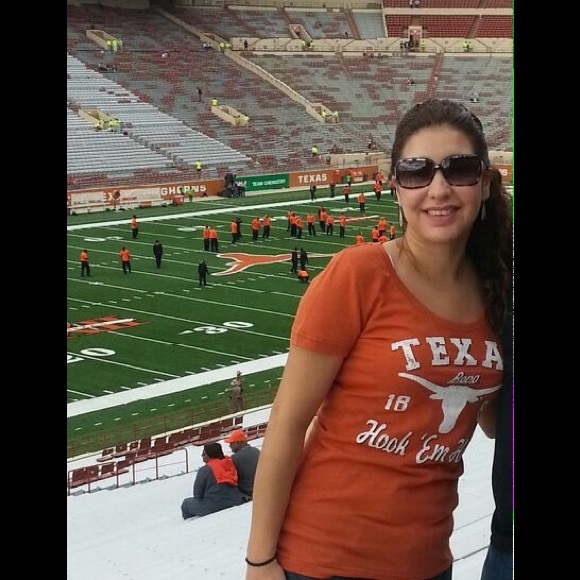Profile Picture of Krissy Ramirez (@krisram2) on Poshmark