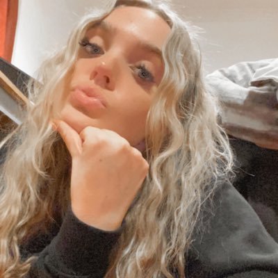 Profile Picture of Lucy Porter (@LucyjPorter) on Twitter