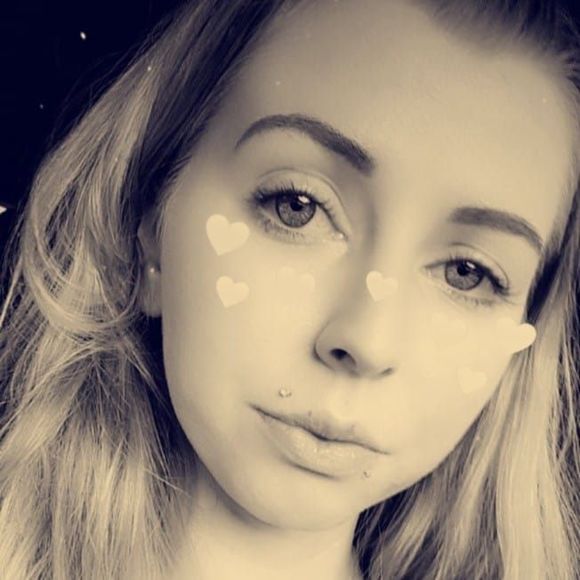 Profile Picture of Summer Rifanburg (@summerrifanburg) on Poshmark