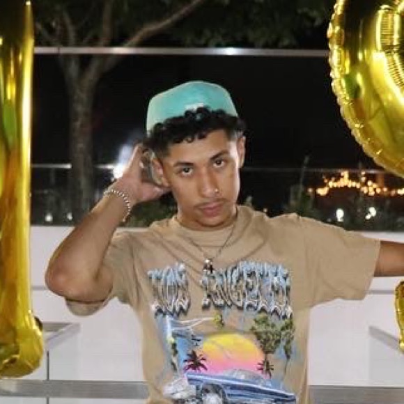 Profile Picture of Melvin Vides (@ayoo_melvin) on Poshmark