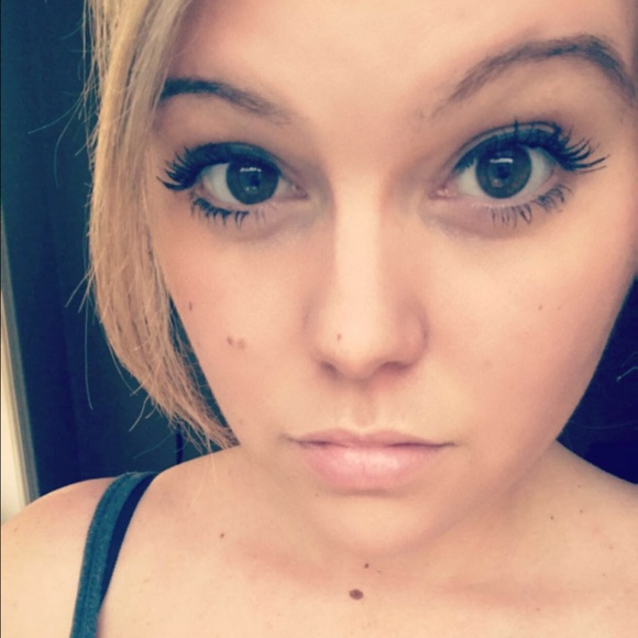 Profile Picture of Jess Bikofsky (@jbikofsky89) on Poshmark