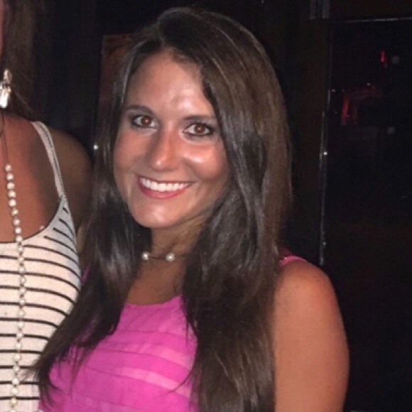 Profile Picture of Anna Baioni (@akb225) on Poshmark