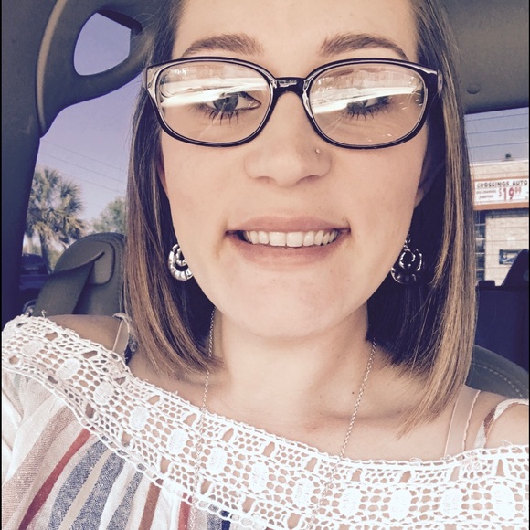 Profile Picture of Ashley Pavich (@pavich1988) on Poshmark