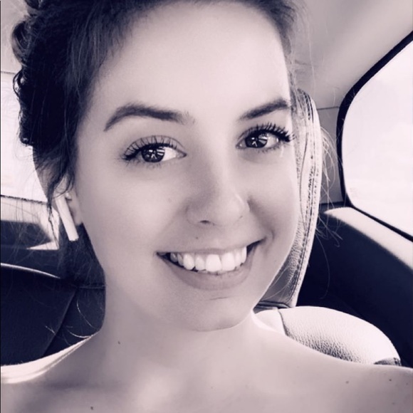 Profile Picture of Amanda Twardowski (@avictoria5692) on Poshmark