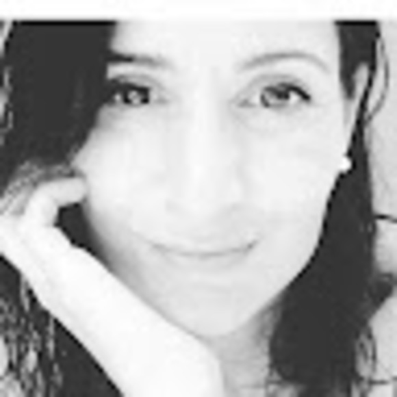 Profile Picture of Emi Verdun (@emiverdun) on Poshmark