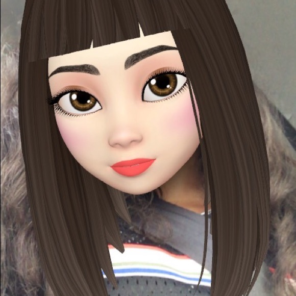 Profile Picture of Lisa Spicer (@classieklocet) on Poshmark