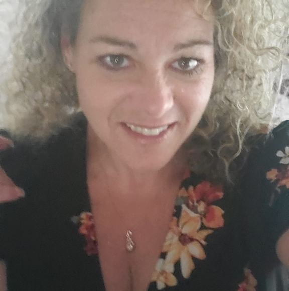 Profile Picture of Jennifer Cramer (@jcramerx3) on Poshmark