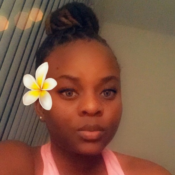 Profile Picture of Rithza Dorsainvil (@rithzad1992) on Poshmark