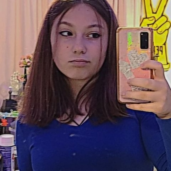 Profile Picture of Mackenzie Rhue (@mackenzierhue) on Poshmark