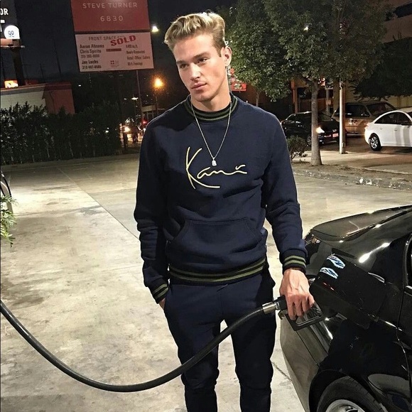 Profile Picture of Mike Summers (@mikesummers498) on Poshmark