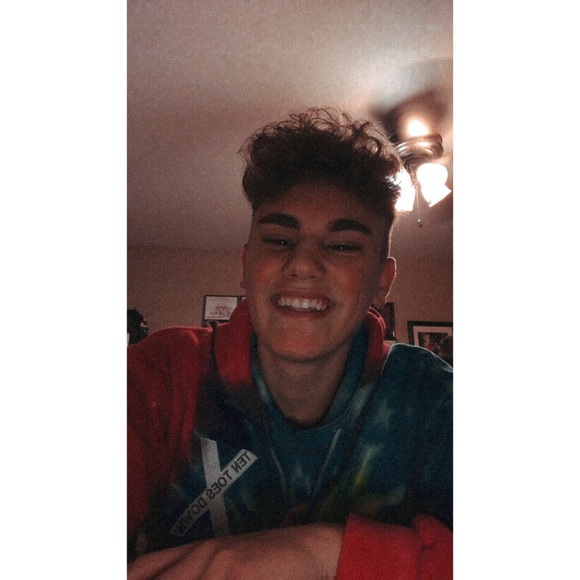 Profile Picture of Royce Bailey (@rt3b) on Poshmark