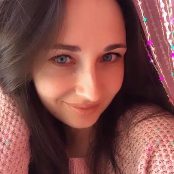 Profile Picture of Iana Riznyk (@ianariznyk) on Poshmark