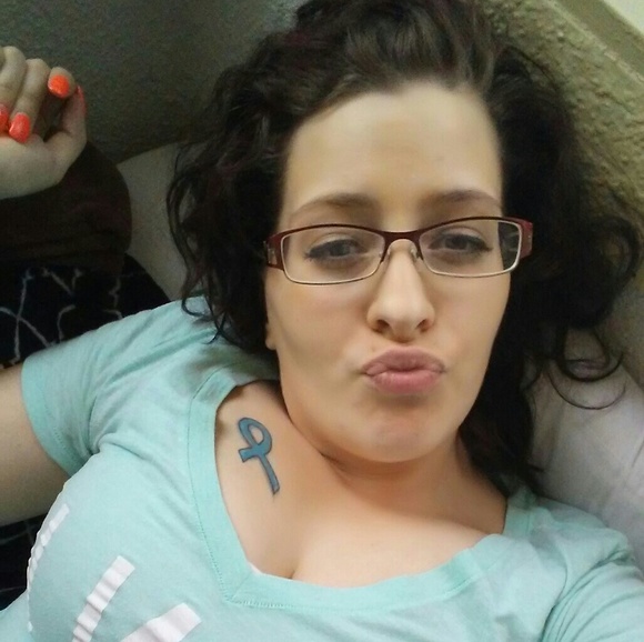 Profile Picture of Tailyn Tichy (@taytaytee1) on Poshmark