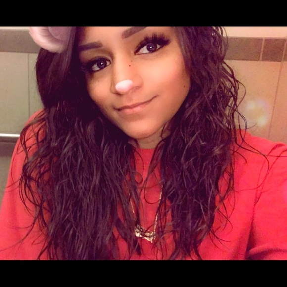 Profile Picture of Danielle Barajas (@daniellebarajas) on Poshmark