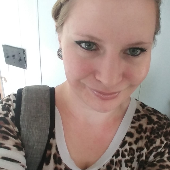 Profile Picture of Kristen Swensen (@kswens123) on Poshmark