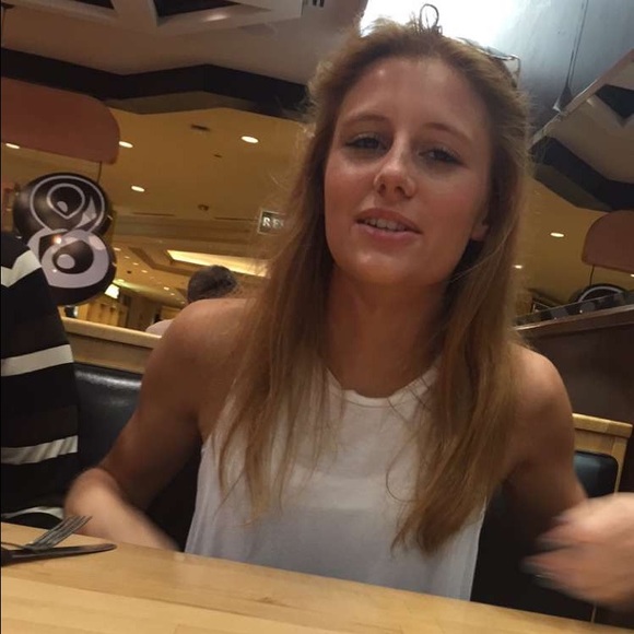 Profile Picture of Peyton Brown (@brown8) on Poshmark