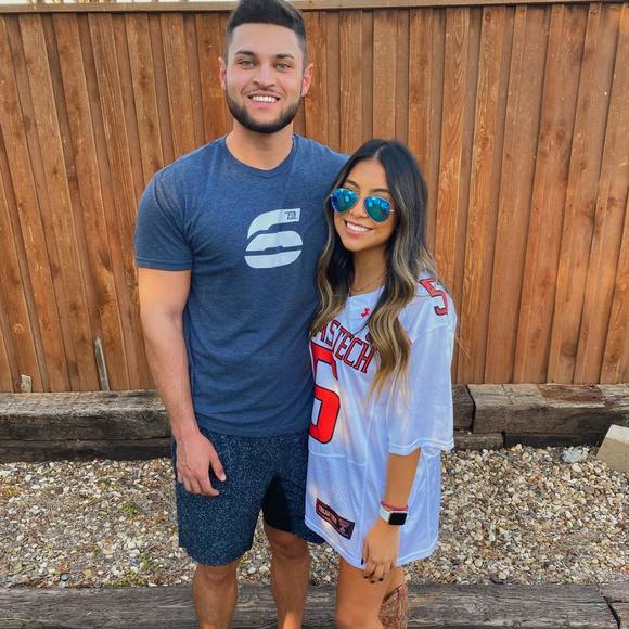 Profile Picture of Alexis Elemen (@aelemen_97) on Poshmark