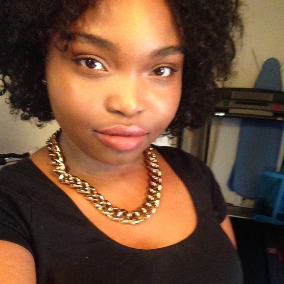 Profile Picture of Kamryn Deshields (@kayvanessa) on Poshmark