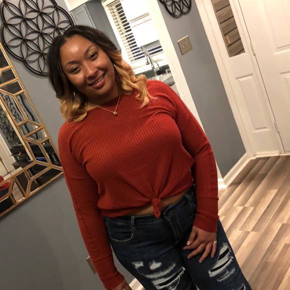Profile Picture of Brianna Singletary (@krisbri123) on Poshmark