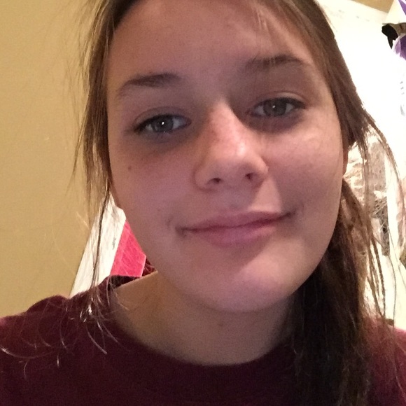 Profile Picture of Alex Alba (@xelaalb) on Poshmark