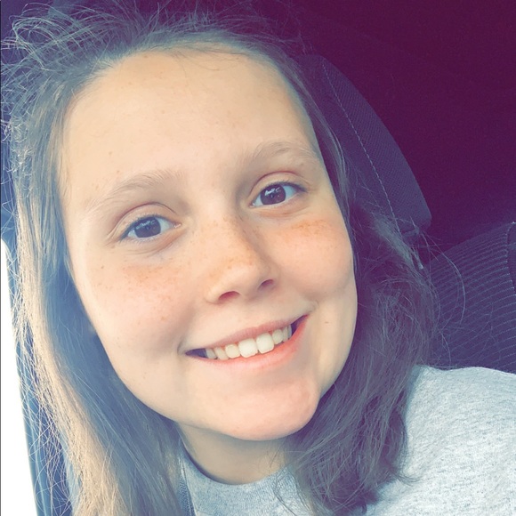 Profile Picture of Halei Carlier (@halei01) on Poshmark