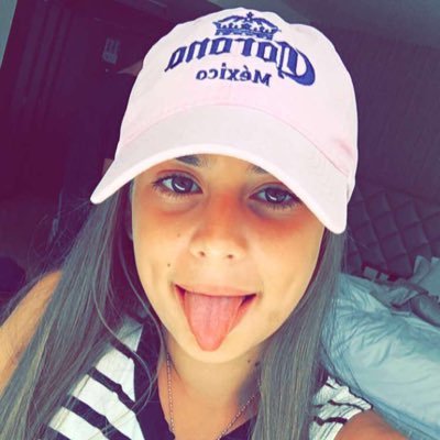 Profile Photo of Olivia Flores (@oliviaflores21) on Twitter