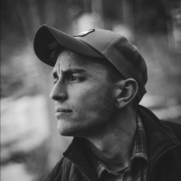 Profile Picture of Andrew Kline (@drewk82) on Poshmark