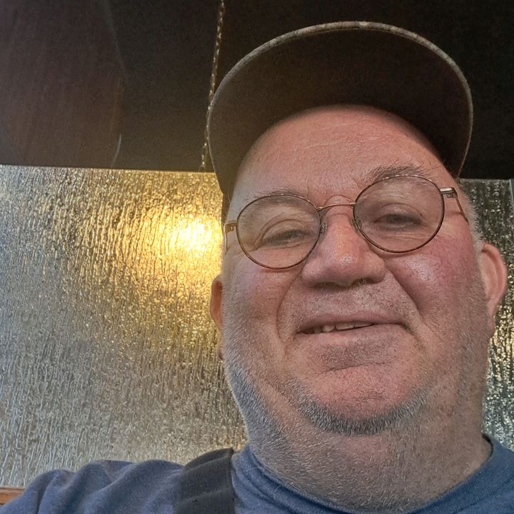 Profile Picture of glennbadertscher (@glennbadertscher) on Tiktok