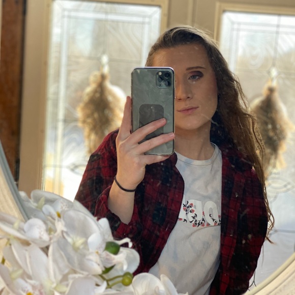 Profile Picture of Grace Devrieze (@g_devrieze) on Poshmark