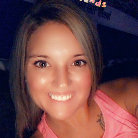 Profile Picture of Meranda Lindgren (@lindgrenwife) on Poshmark