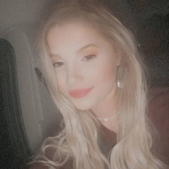 Profile Picture of Jacilynn Brewer (@jacibrewer14) on Poshmark