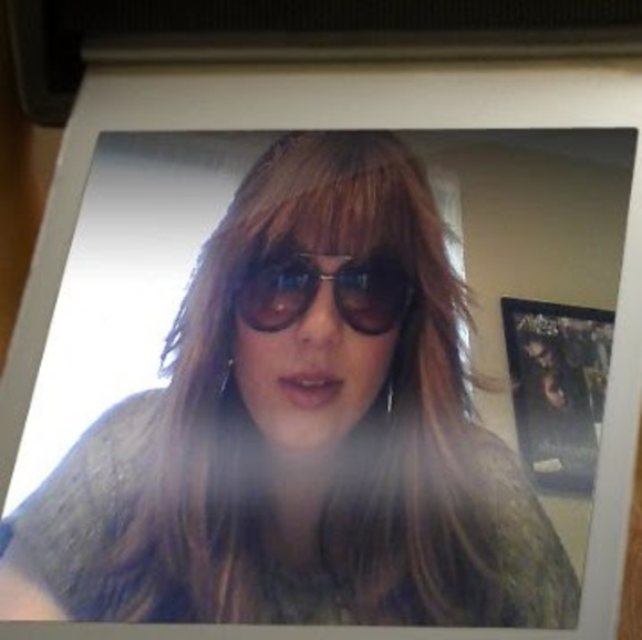 Profile Picture of Danielle Pinon (@daniellepinon) on Poshmark