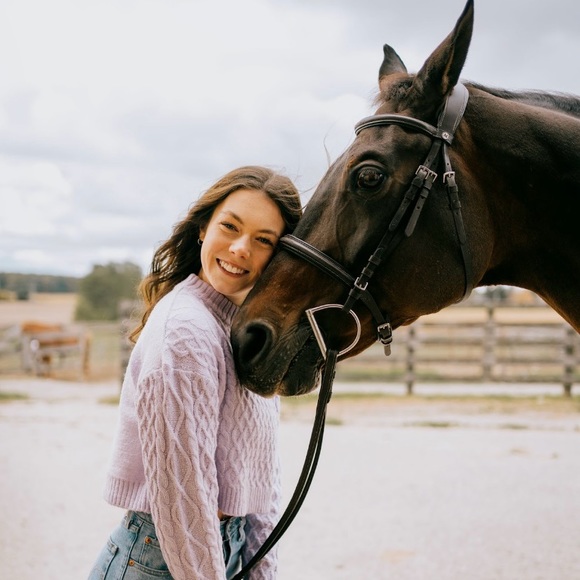 Profile Picture of Brinly Mezger (@brinlymezger) on Poshmark