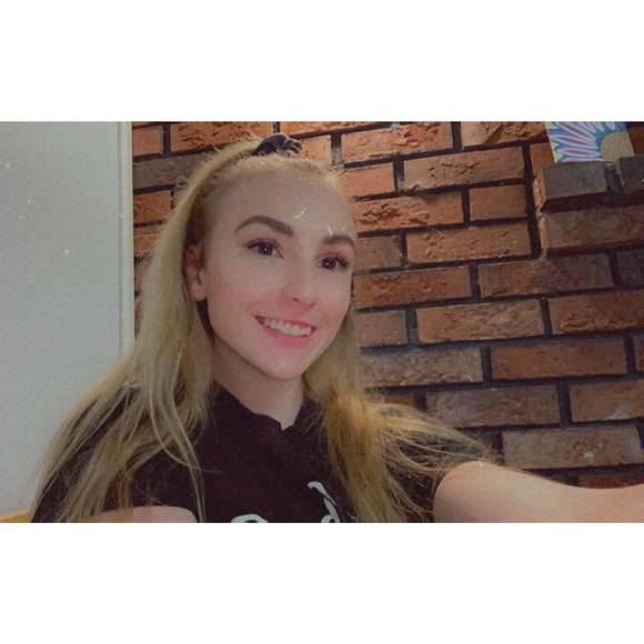 Profile Picture of Calien Ciolfi (@caliennn) on Poshmark