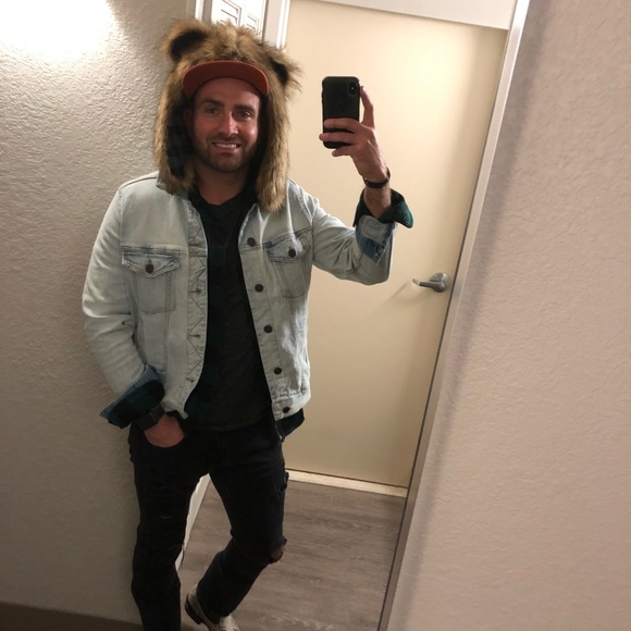 Profile Picture of Nick Blanton (@nickblanton85) on Poshmark