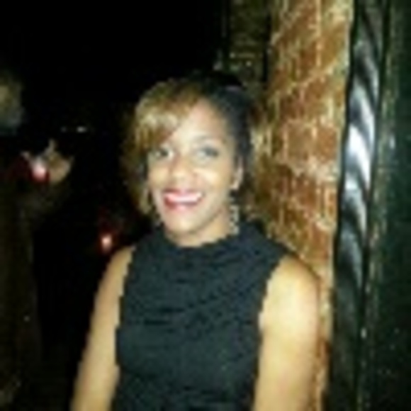 Profile Picture of Dawn Thomas (@msthomas11) on Poshmark