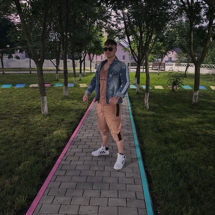 Profile Picture of Robert Gro (@robertgro) on Tiktok
