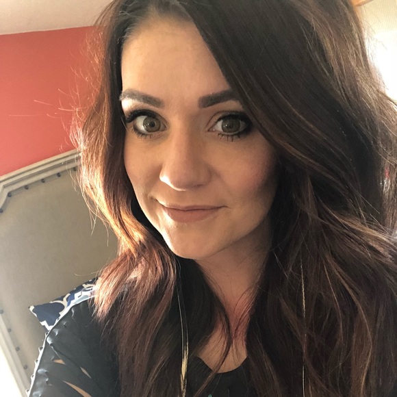 Profile Picture of Carlie Swindlehurst (@carlieann101) on Poshmark