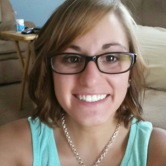 Profile Picture of Charlotte Layte (@charlay24) on Poshmark