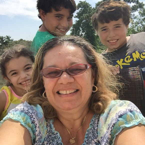 Profile Picture of Debora Rivera (@buela0220) on Poshmark