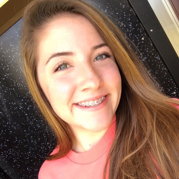 Profile Picture of Taylor Ayers (@taylorayers16) on Poshmark