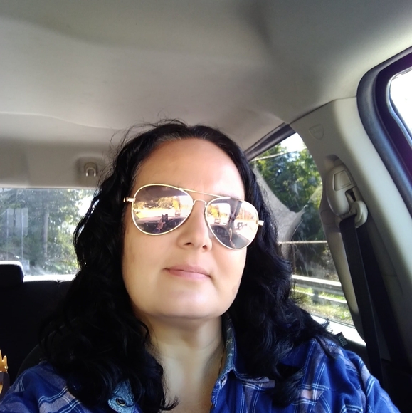 Profile Picture of Cara Bell (@carabell707) on Poshmark
