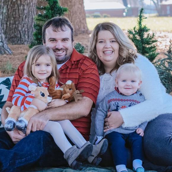 Profile Picture of Lindsey Sharp (@lindsey0706) on Poshmark