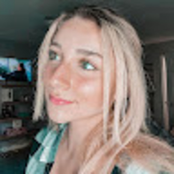 Profile Picture of Joelle Mariano (@joellemariano12) on Poshmark