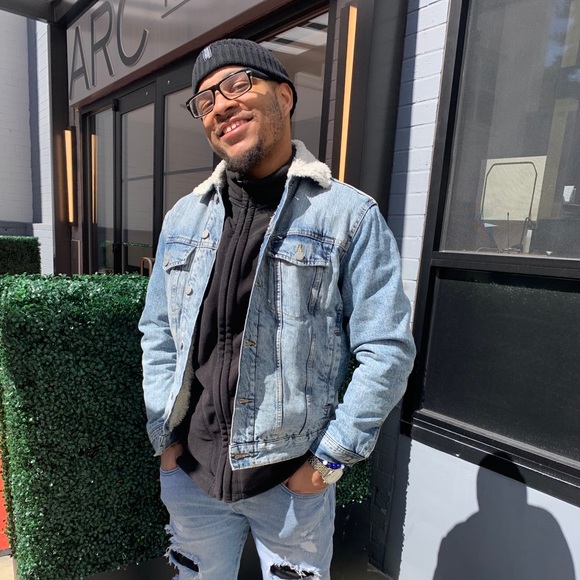 Profile Picture of Devon Ashby (@devonashby25) on Poshmark