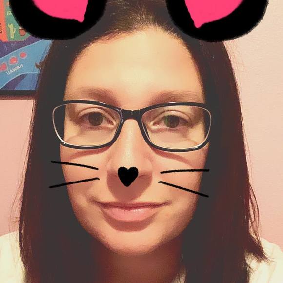 Profile Picture of Amy Vanderslice (@amyv1989) on Poshmark