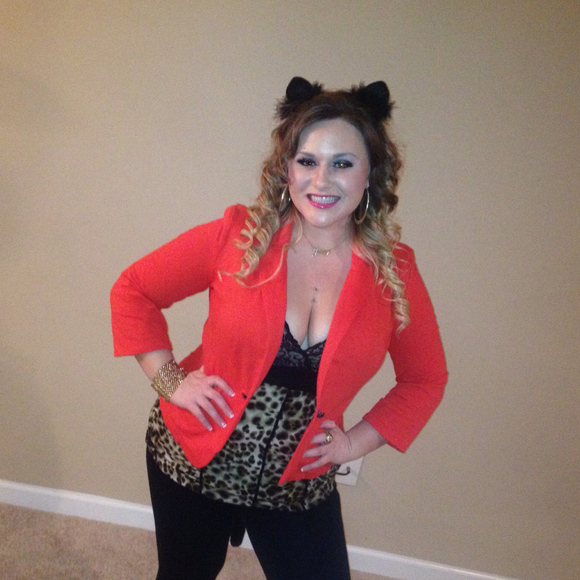 Profile Picture of Lauren Hixon (@laurenhixon) on Poshmark