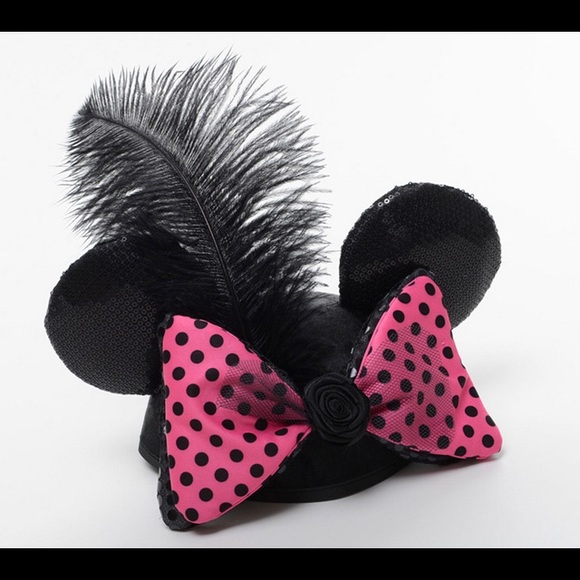 Profile Picture of Nancy Hartnell (@themauimom) on Poshmark