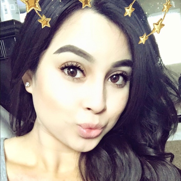 Profile Picture of Yadi Neyra (@yadijneyra) on Poshmark